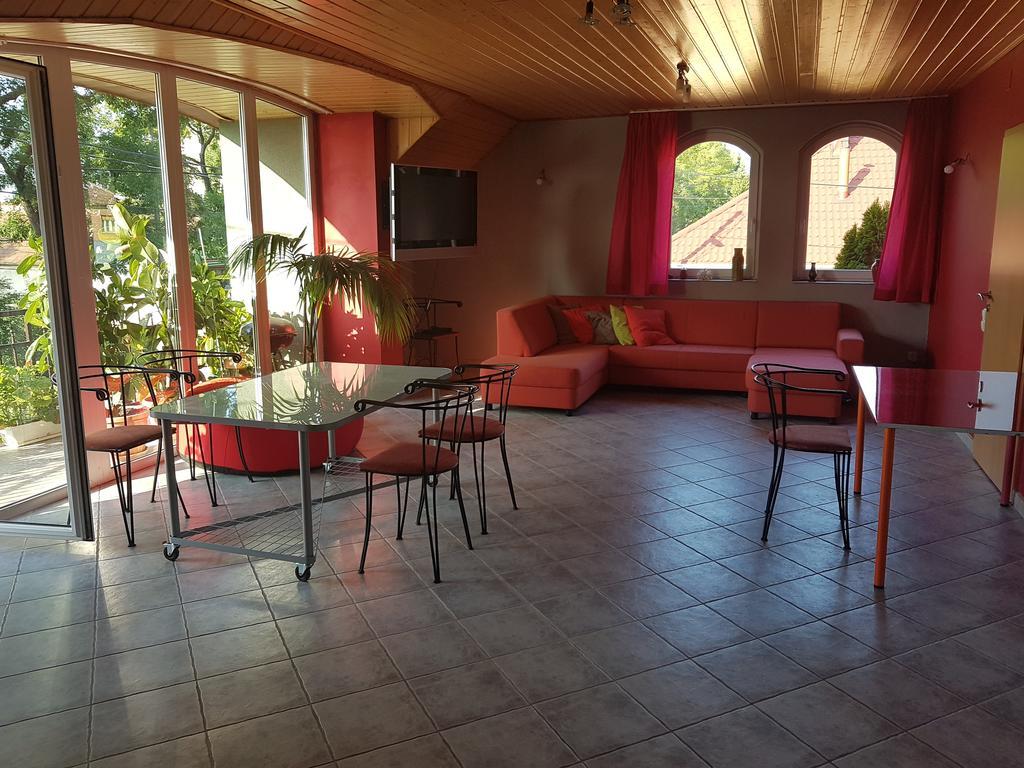 Szigeti Apartmanhaz Pecs Bagian luar foto