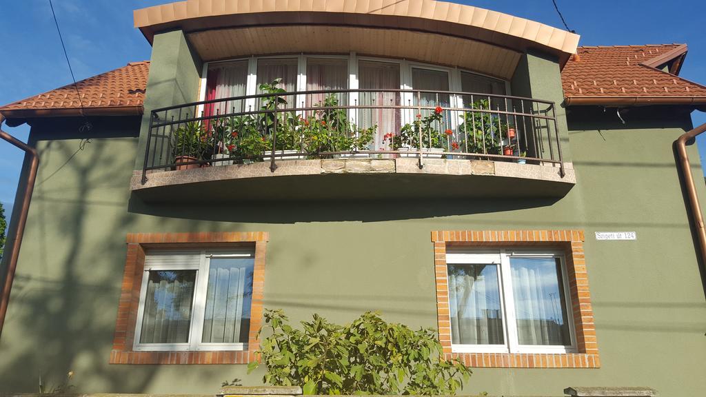 Szigeti Apartmanhaz Pecs Bagian luar foto